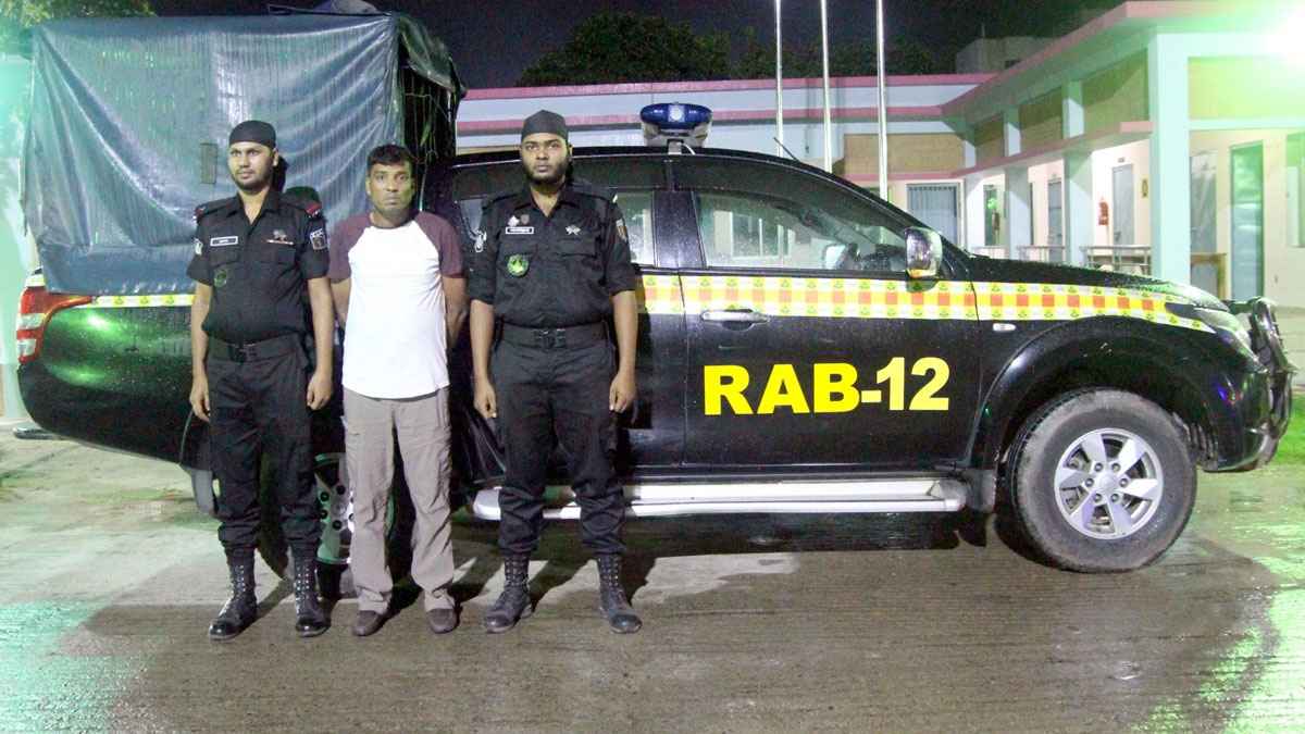 সিরাজগঞ্জে হত্যা চেষ্টা মামলায় কমিশনার হোসেন আলী গ্রেফতার