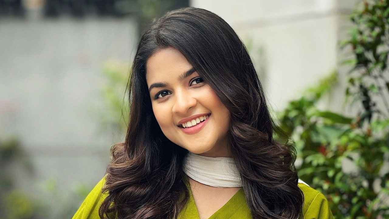 লাইভ-কাণ্ড নিয়ে মুখ খুললেন সাদিয়া আয়মান