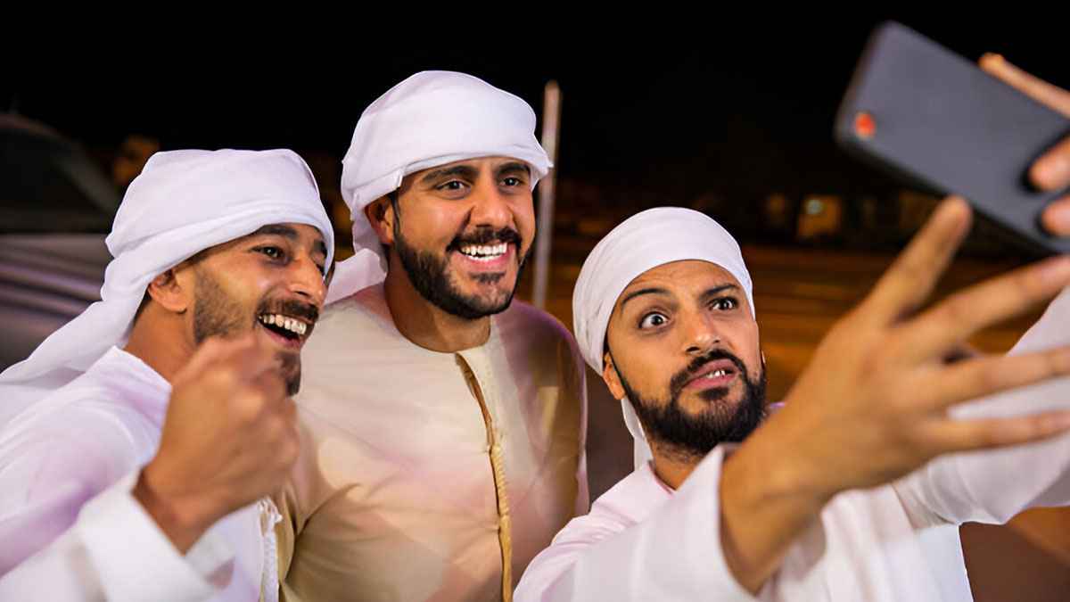 সেলফি তোলা কি জায়েজ?