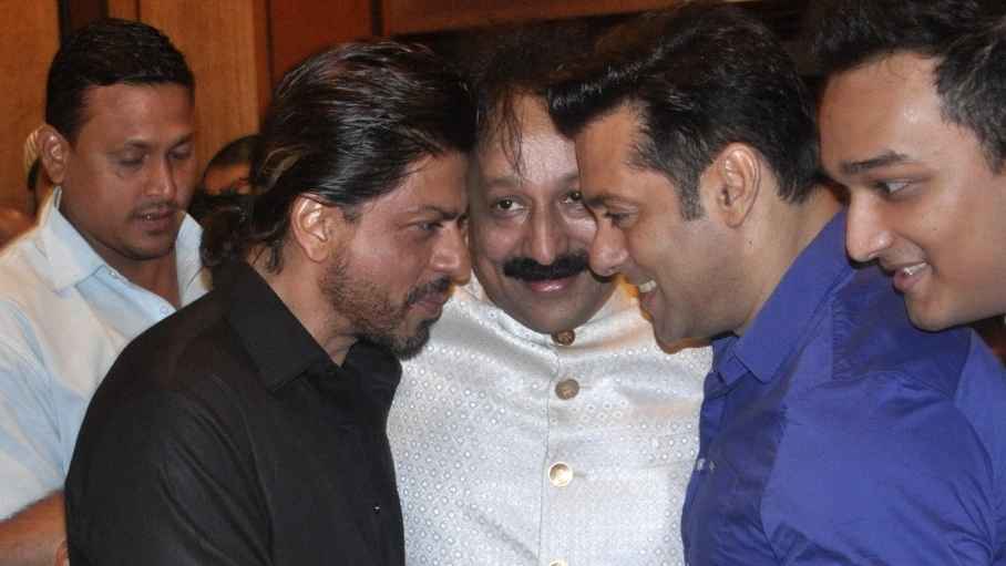 যেভাবে শহ্রুখ-সালমানের দ্বন্দ্ব মিটিয়েছিলেন বাবা সিদ্দিকি