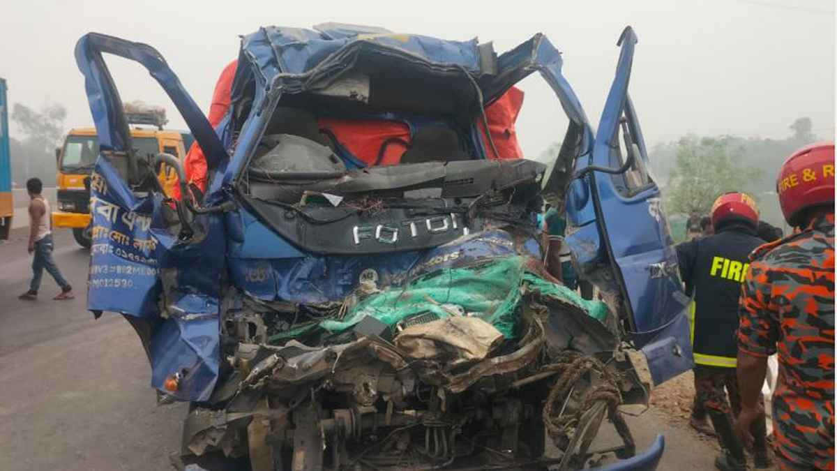 সিরাজগঞ্জে পৃথক সড়ক দুর্ঘটনায় চালক-হেলপারসহ নিহত ৩