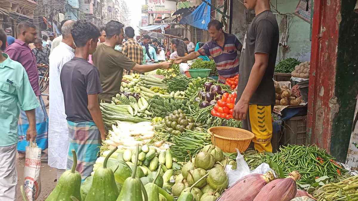 কাঁচা মরিচের কেজি ৪০০, সবজির দামও চড়া