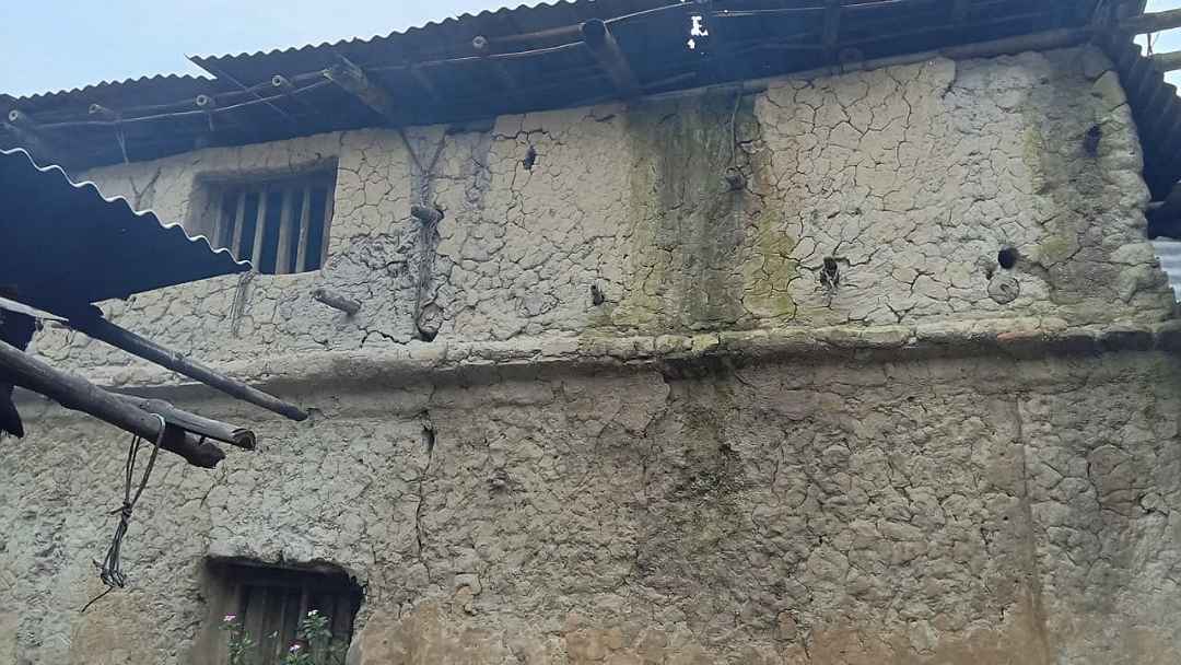 হারিয়ে যাচ্ছে গ্রামবাংলার ‘এসি বাড়ি’ খ্যাত মাটির ঘর