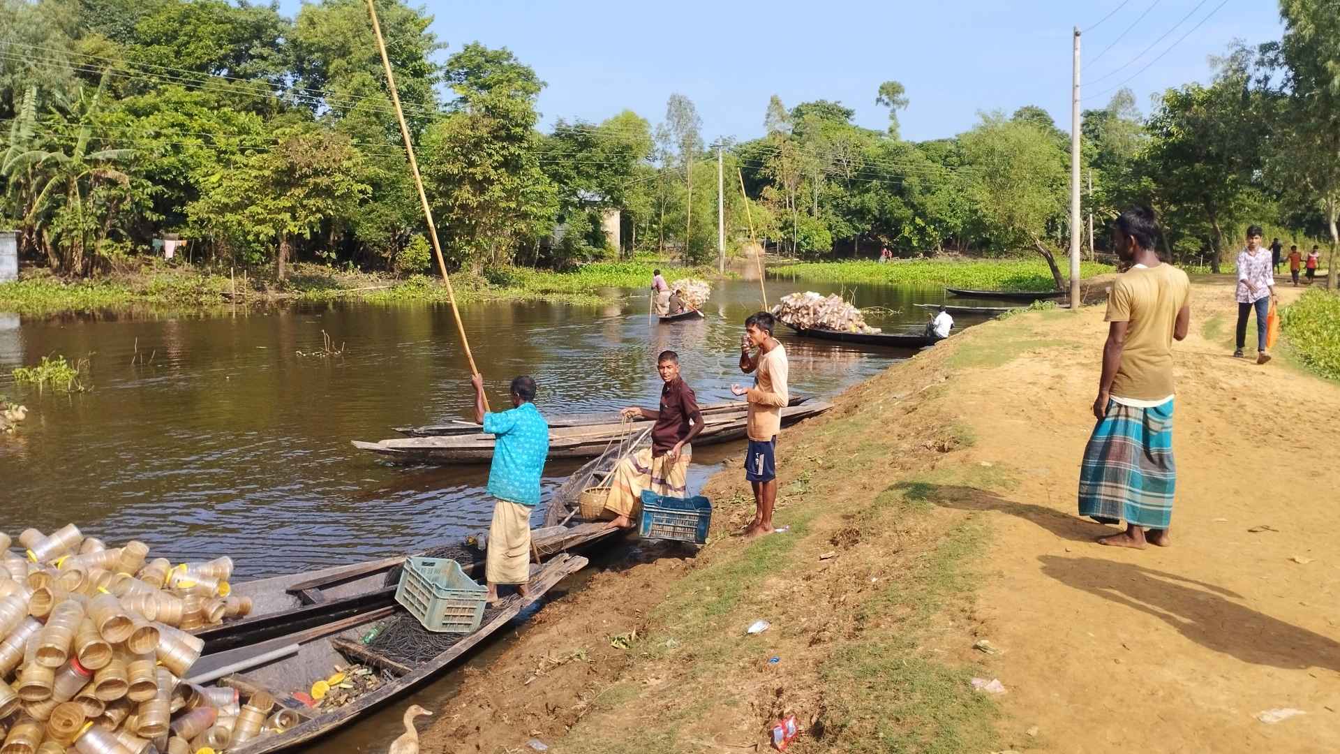 হাওরের জলে বাধা জেলেদের জীবন