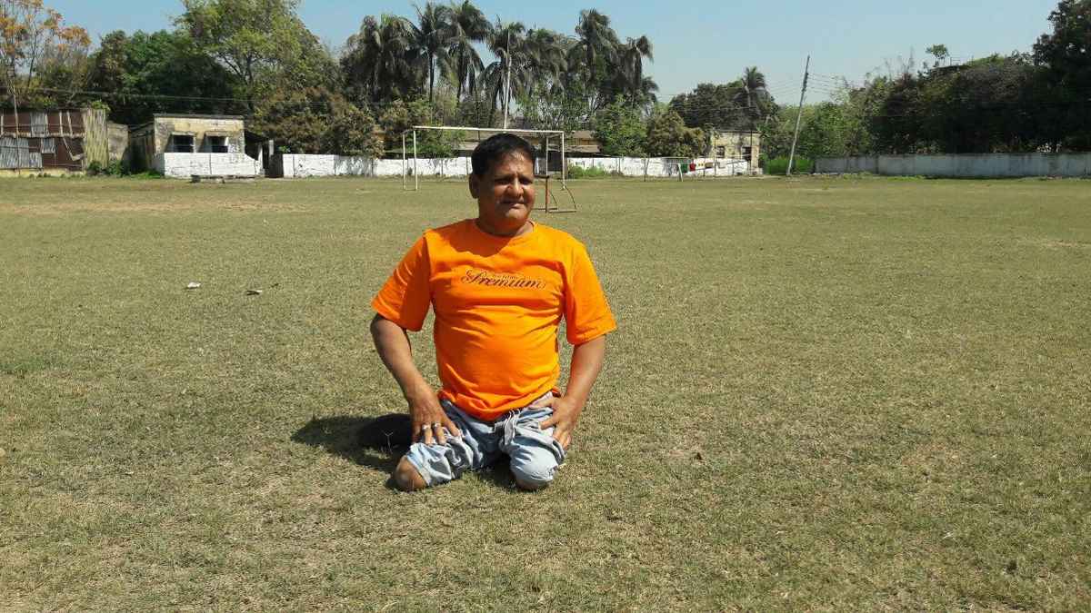 ‘চাপা কষ্ট’ বুকে নিয়ে প্রতিবন্ধী তুহিনের মানবেতর জীবনযাপন