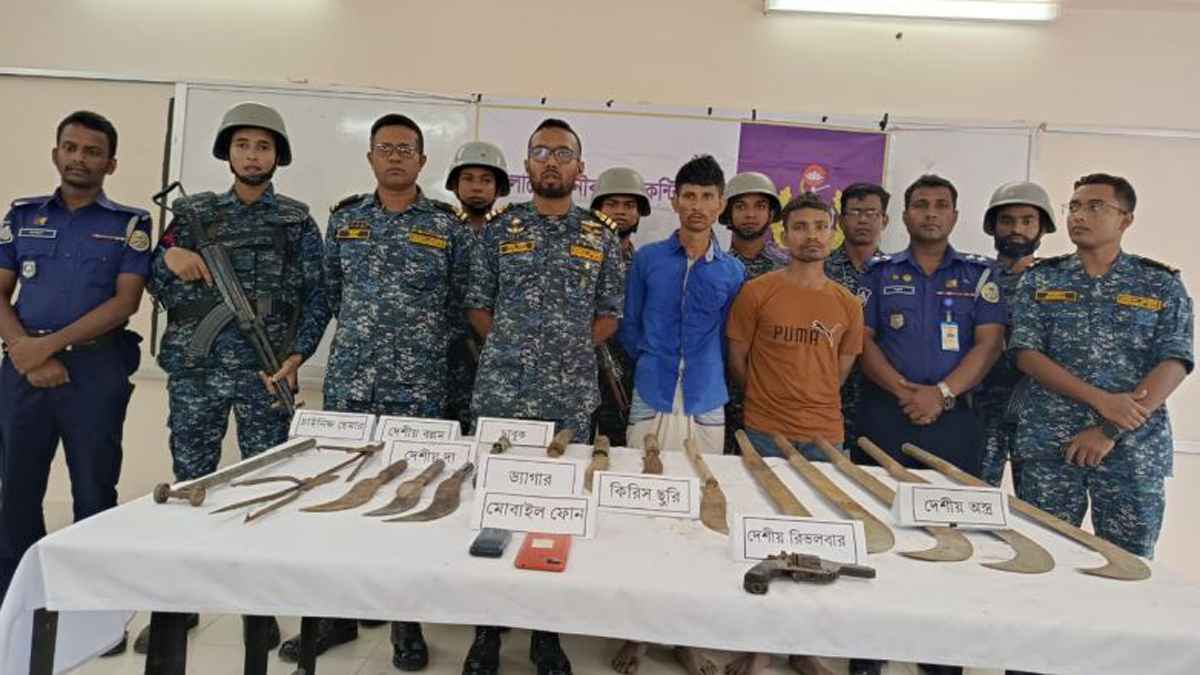 ভোলায় যৌথবাহিনীর অভিযানে পিস্তলসহ ২ ডাকাত আটক