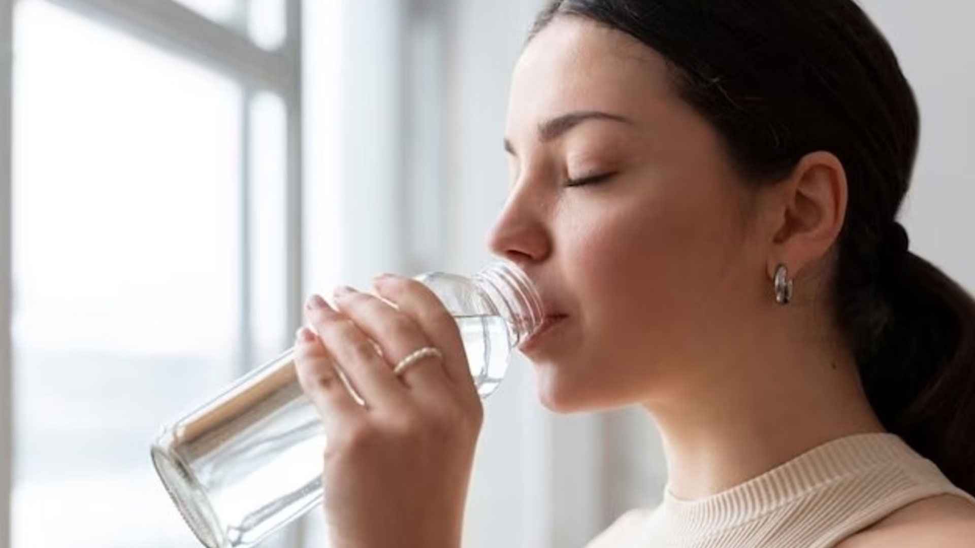 পানি কম পানে বিপদে, বেশি খেলেও বাড়ে এসব রোগের আশঙ্কা