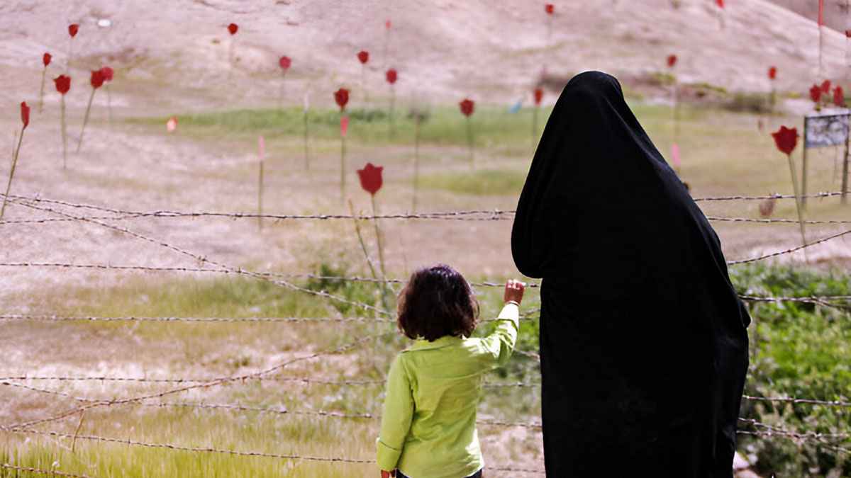 নেককার স্ত্রীকে ‘পৃথিবীর শ্রেষ্ঠ সম্পদ’ কেন বলেছেন নবীজি