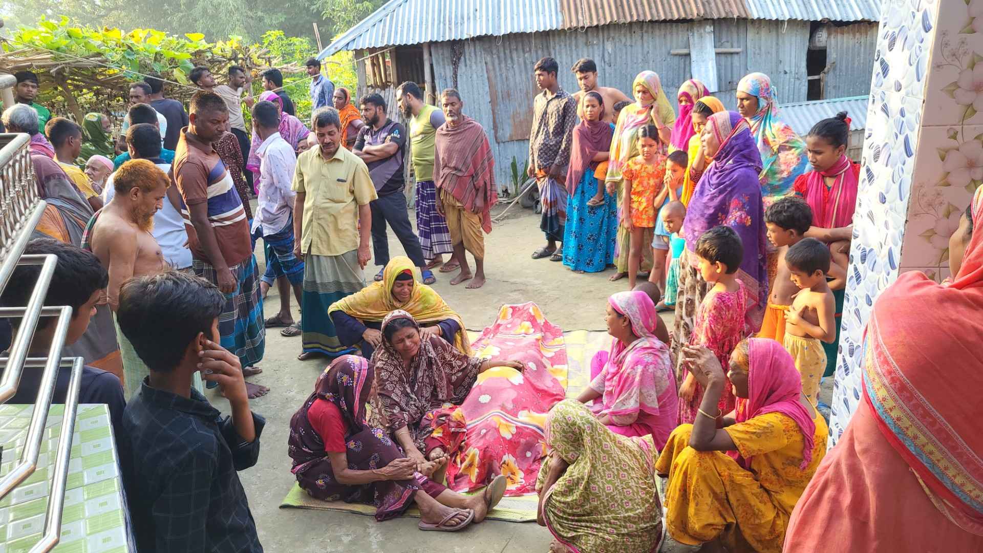 দুর্বৃত্তদের হামলায় বরেন্দ্র একপ্রেস বাসের চেকার নিহত