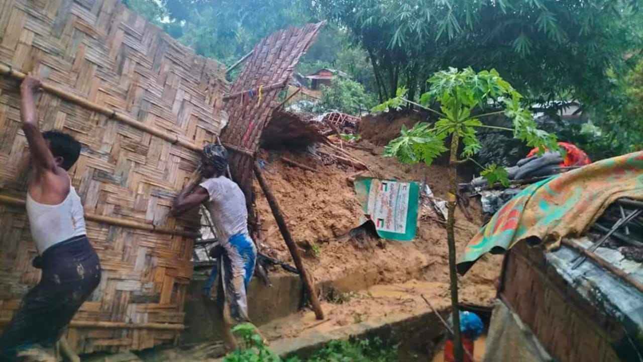কক্সবাজারে পাহাড় ধসে নিহত ৬, জলাবদ্ধতায় ভোগান্তি চরমে