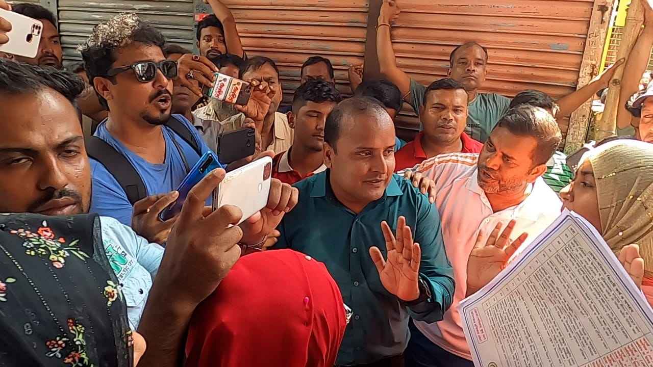 ভোক্তা অধিদফতরের অভিযান: সমন্বয়কদের সঙ্গে ব্যবসায়ীদের হাতাহাতি