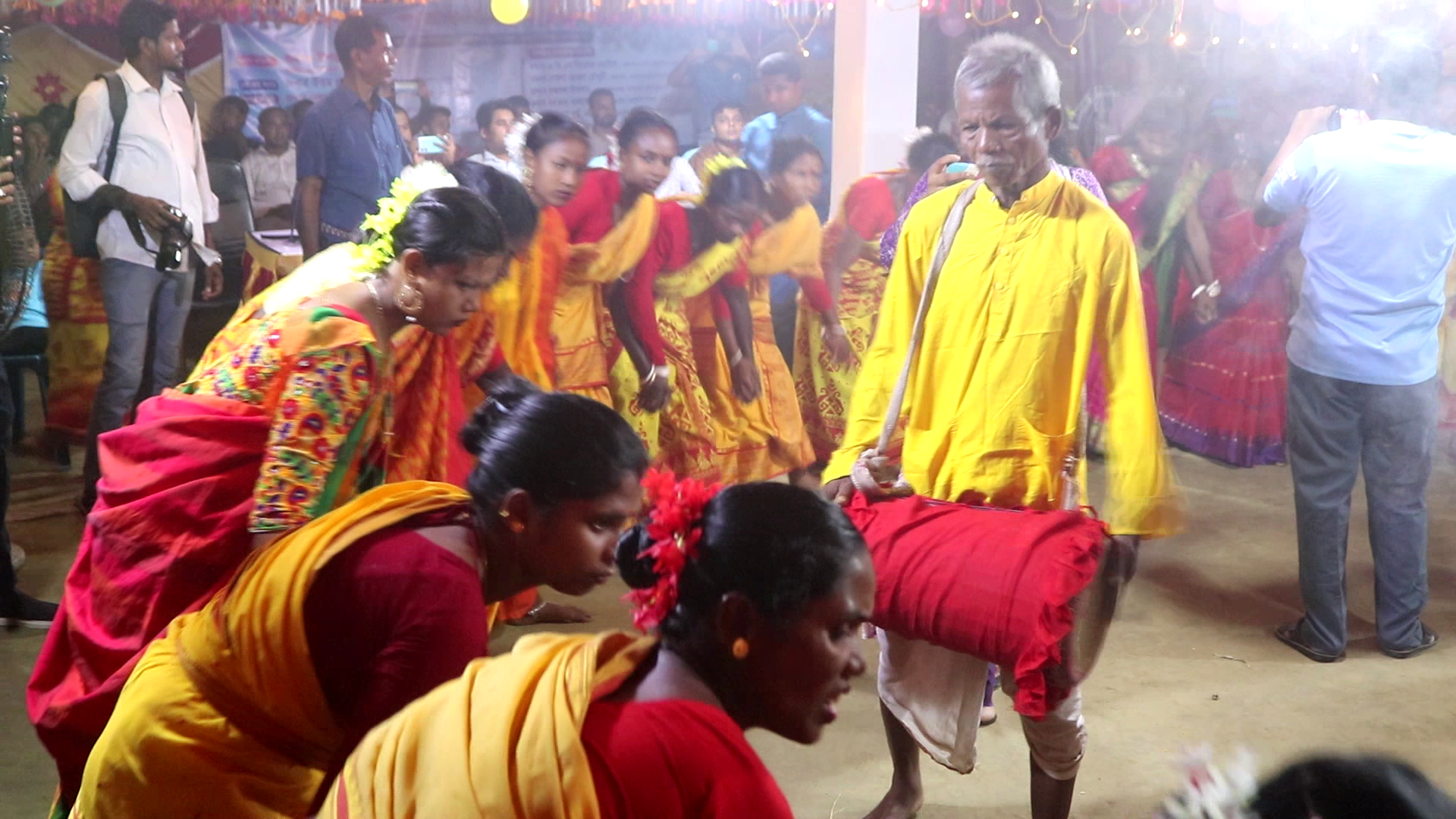 সুখ-সমৃদ্ধি কামনায় ঠাকুরগাঁওয়ে ওরাঁও সম্প্রদায়ের কারাম উৎসব