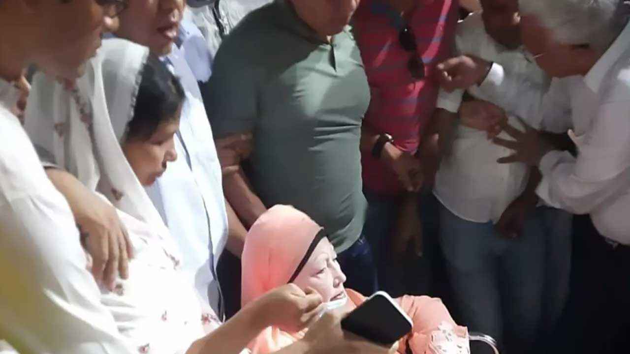 হাসপাতাল থেকে বাসায় ফিরলেন খালেদা