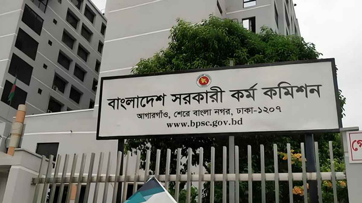 পিএসসিতে স্থবিরতা: নিয়োগ পরীক্ষার স্থগিত ও কর্মকর্তাদের পদত্যাগের চাপ