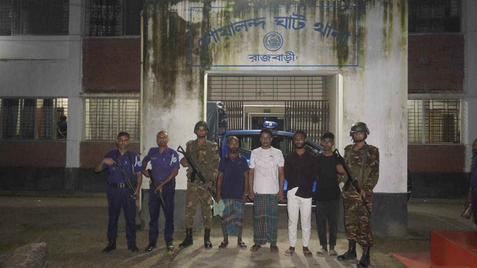 গোয়ালন্দে ব্যবসা প্রতিষ্ঠানে ভাঙচুর-লুটপাট, গ্রেফতার ৪