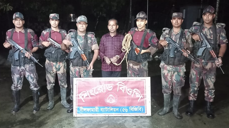 সীমান্ত দিয়ে ভারতে পালানোর সময় আটক ১