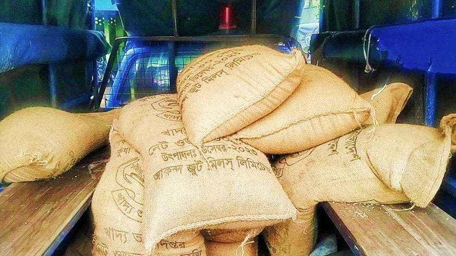 ৩১ বস্তা সরকারি চাল জব্দ, আটক ১