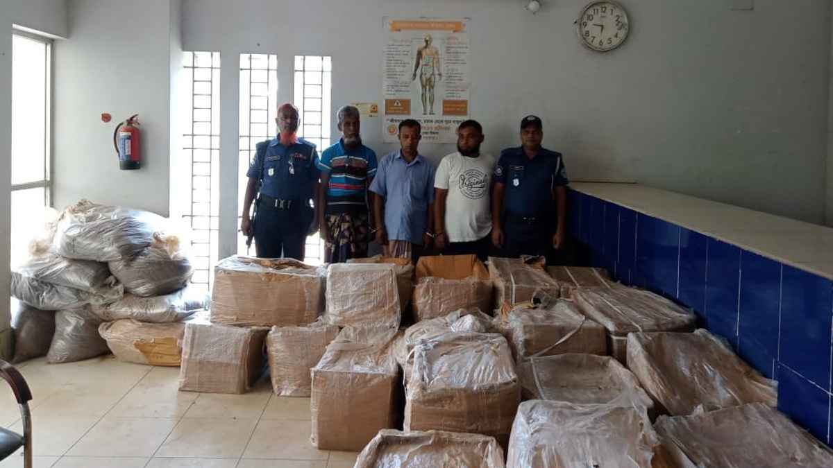 আখাউড়ায় ১১৫০ কেজি ভারতীয় কফিসহ গ্রেফতার ৩