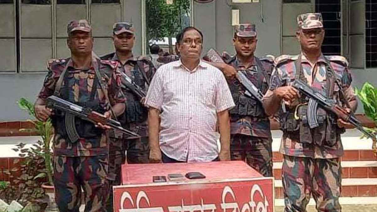 ভারতে পালানোর সময় মাদারীপুর জেলা আ.লীগ সভাপতি আটক