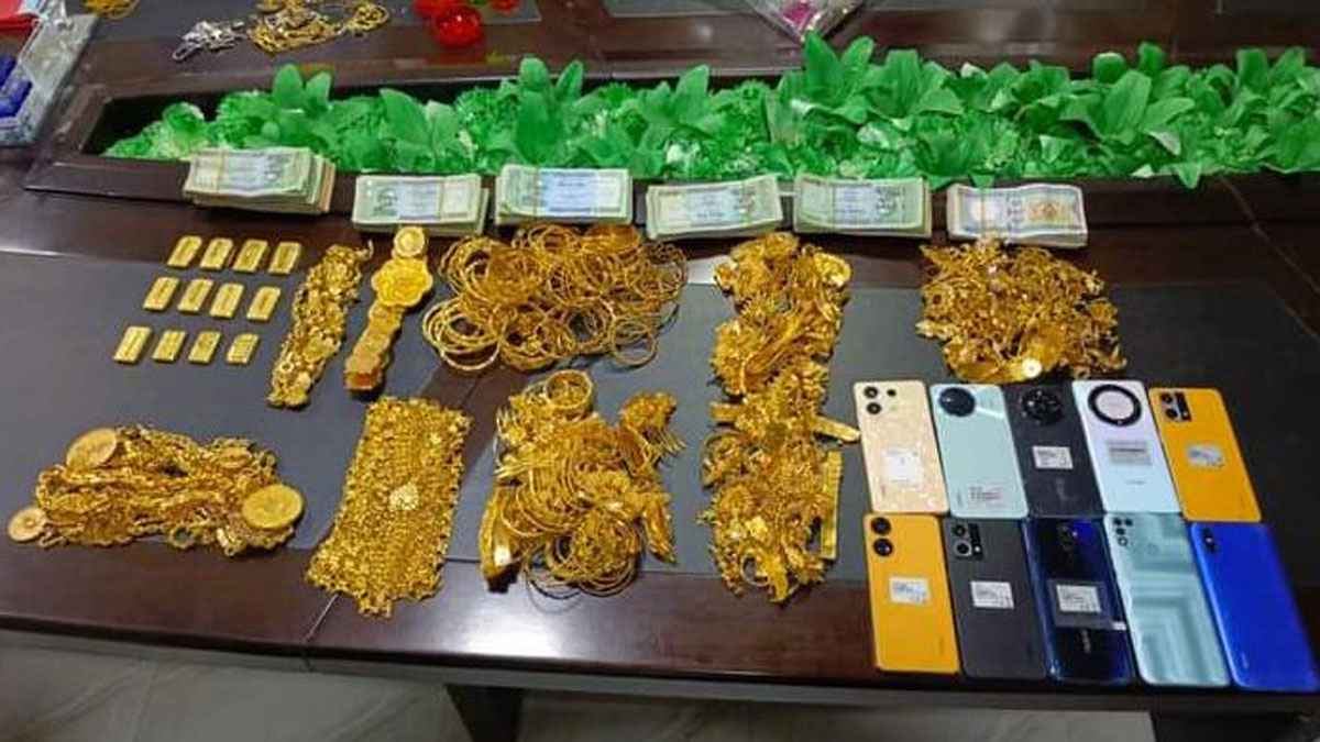 সাড়ে ১১ কোটি টাকার স্বর্ণসহ মিয়ানমারের দুই নাগরিক গ্রেফতার