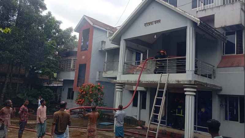 চট্টগ্রামে সিআইপি ইয়াছিন চৌধুরীর বাসভবনে অগ্নিসংযোগ