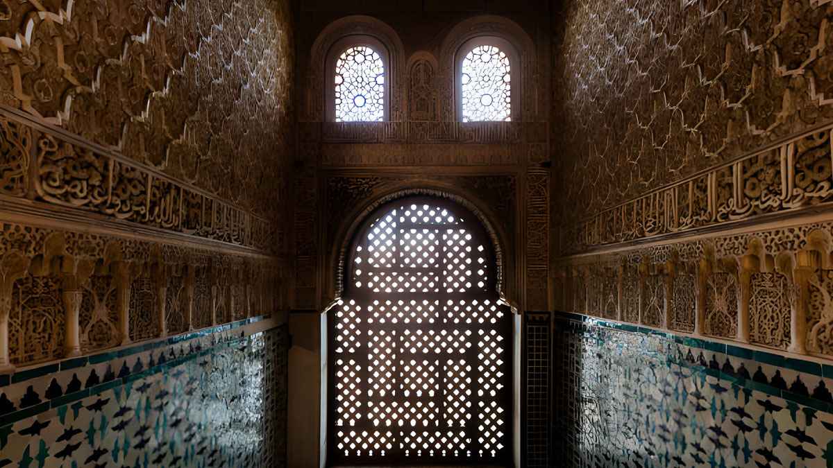 ইসলামে কথাবার্তায় সংযত হওয়ার নির্দেশ