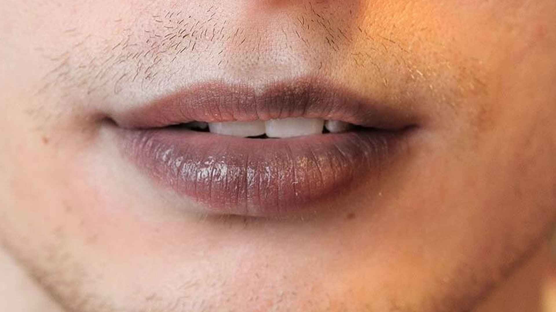ঠোঁট কালো হয় কেন? জানুন গোলাপি করা উপায়