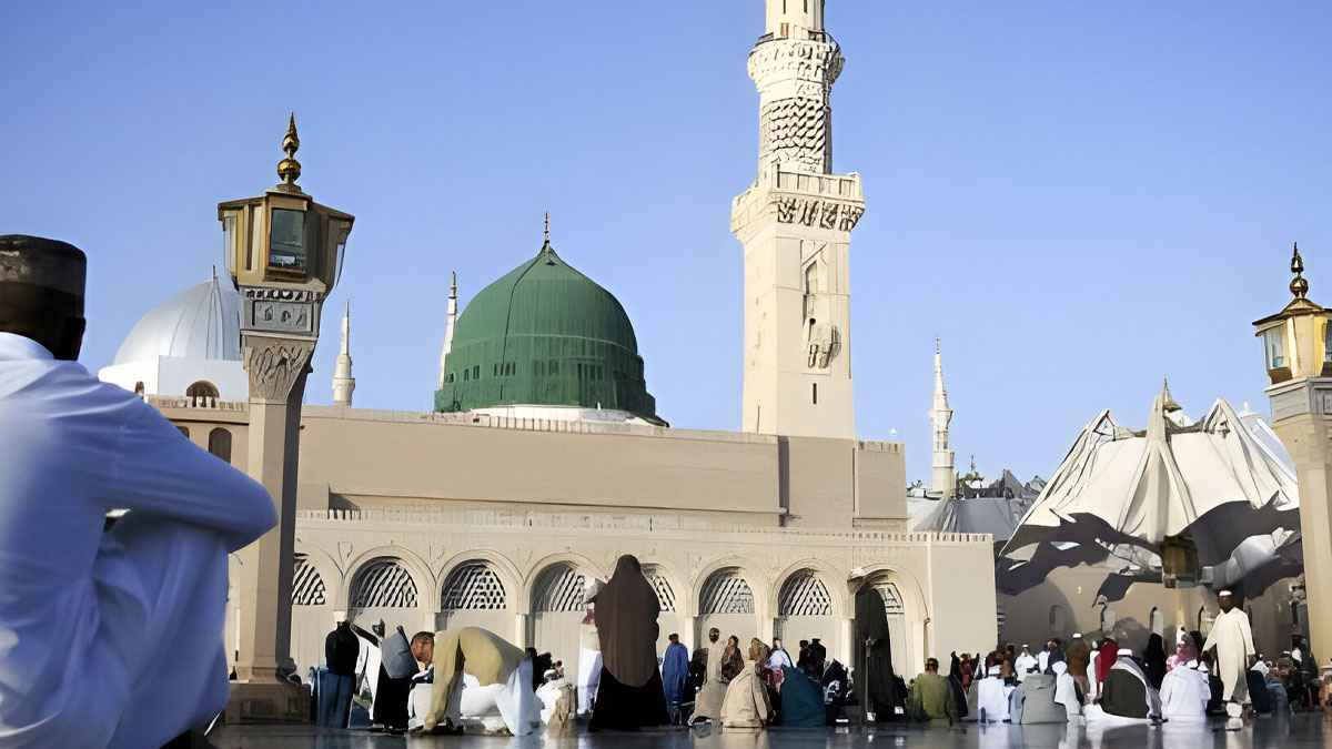 মা আমেনার কোলে পূর্ণিমার চাঁদ