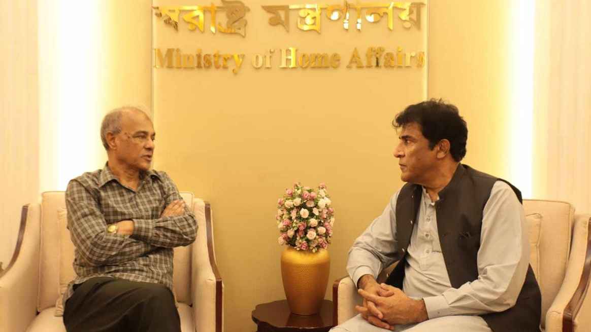 পাকিস্তান যেতে বাংলাদেশিদের জন্য ভিসা ফি লাগবে না