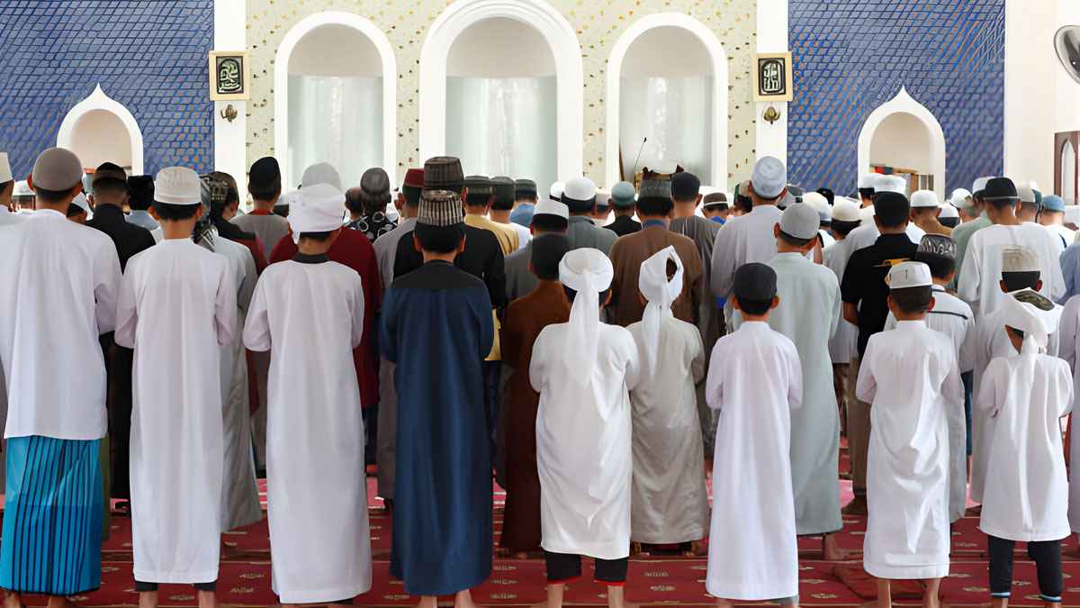 ফজরের নামাজ চলা অবস্থায় সুন্নত পড়বেন নাকি জামাতে শরিক হবেন?