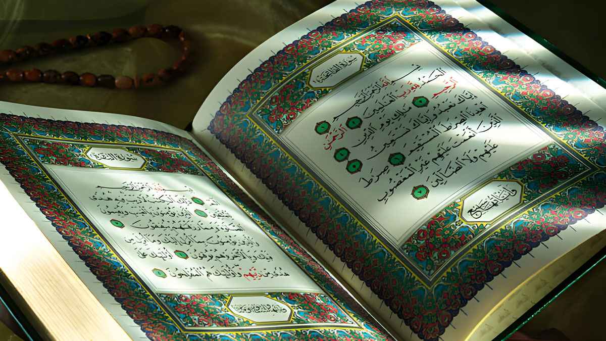 মক্কার মুশরিকরা গোপনে নবীজির তেলাওয়াত শুনত যেভাবে