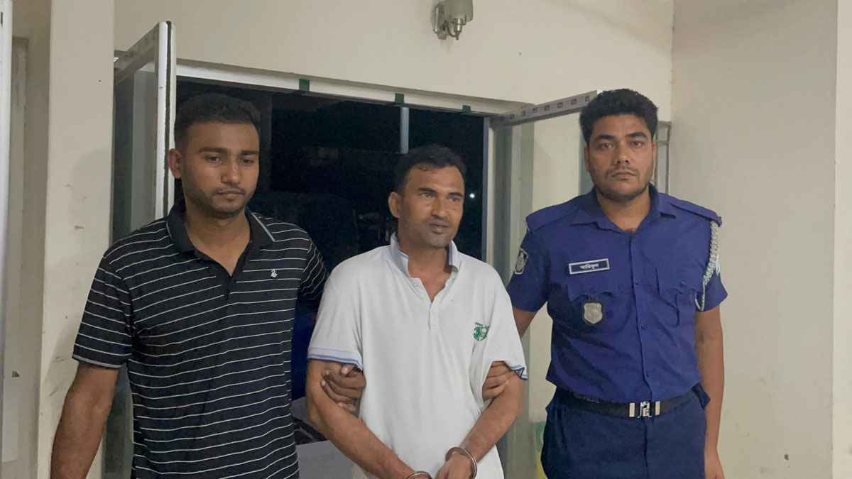 বৃদ্ধ বাবাকে পিটিয়ে মেরে ফেলা সেই ছেলে গ্রেফতার