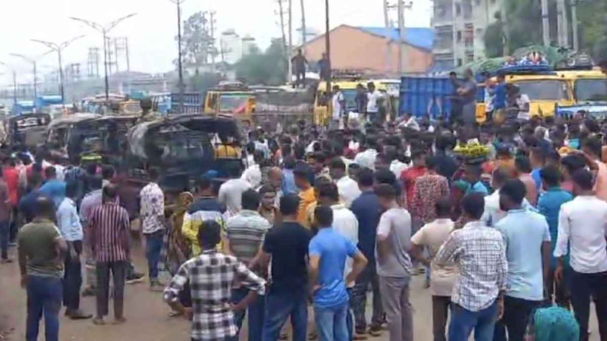 আশুলিয়ায় শ্রমিক-পুলিশ সংঘর্ষ, দুইজন গুলিবিদ্ধ