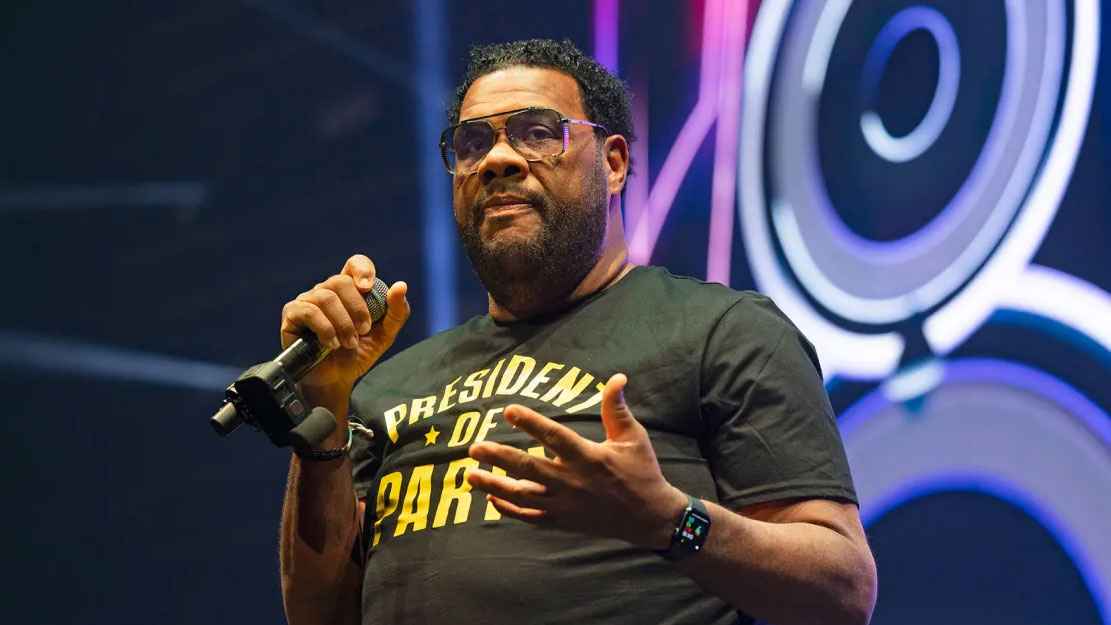 গাইতে গাইতে মারা গেলেন জনপ্রিয় গায়ক