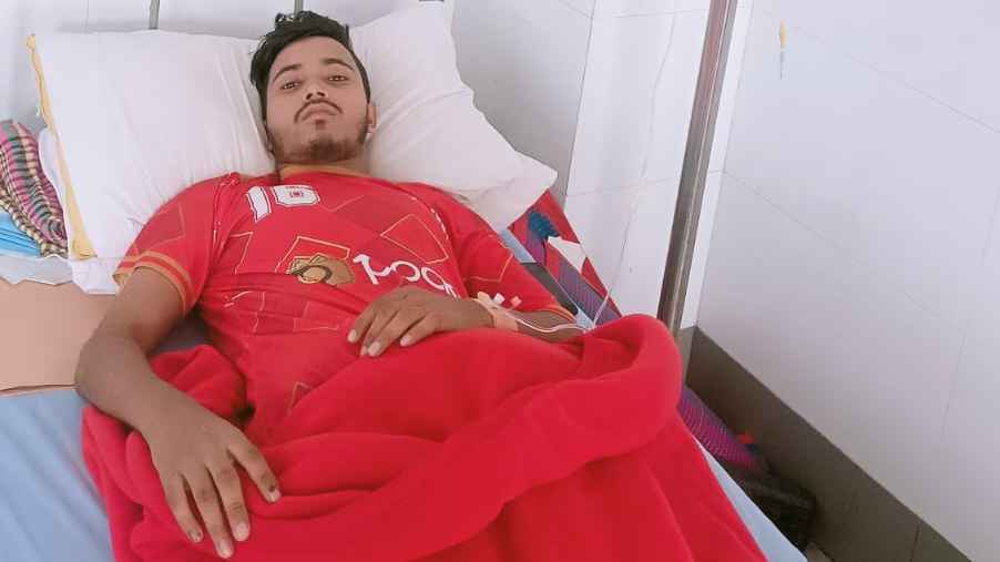 মৃত ভেবে কম্বল পেঁচিয়ে ভবনের গেটের ভেতর নবী হোসেনকে রেখে দেয় পুলিশ