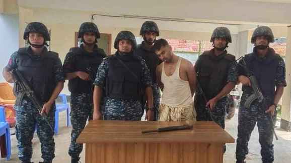 মহেশখালীতে অস্ত্রসহ সন্ত্রাসী আটক