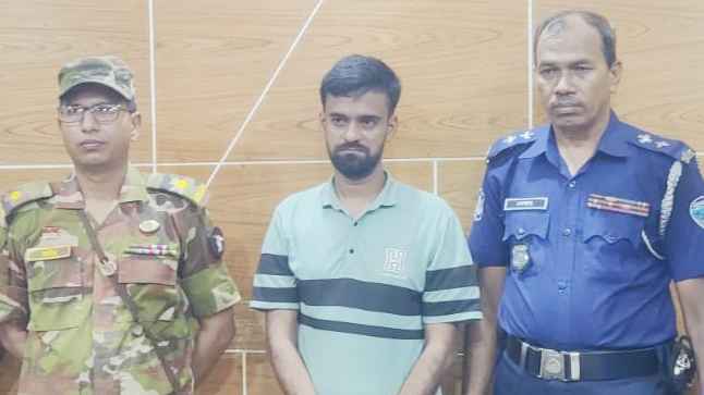 ফেনীতে হত্যা মামলার আসামি যুবলীগ নেতা রাব্বি গ্রেফতার