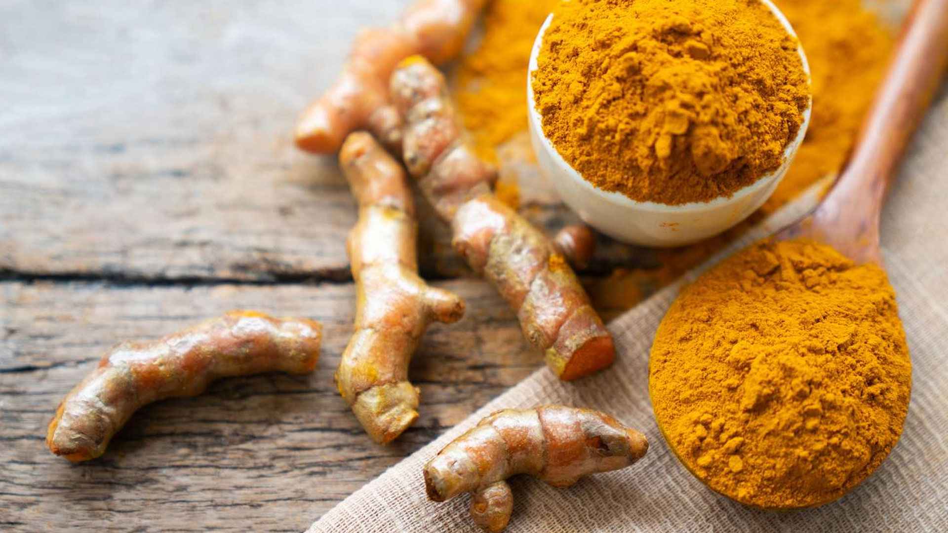 রান্না ছাড়াও এসব কাজে ব্যবহার হয় হলুদ