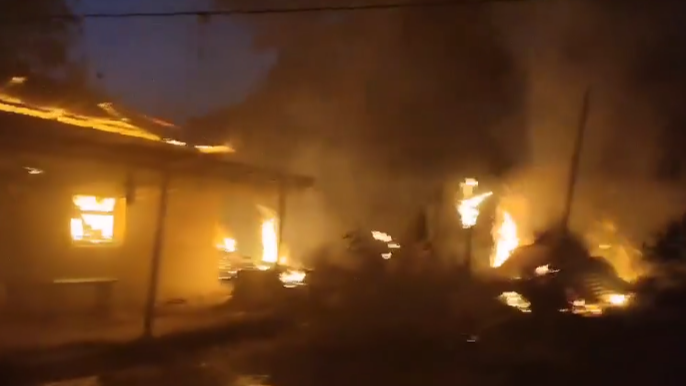 ধর্ষকের বাড়িতে আগুন দিল বিক্ষুব্ধ জনতা