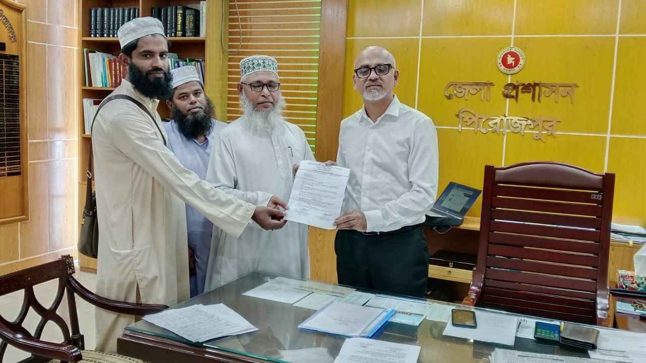 স্বতন্ত্র ইবতেদায়ি শিক্ষকদের ৬ দফা দাবিতে মানববন্ধন, স্মারকলিপি প্রদান