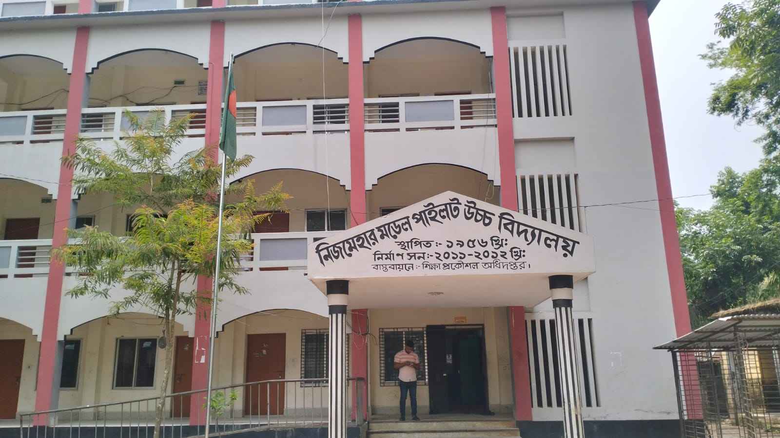 এসএসসি পরীক্ষায় উত্তর বলে দেয়ায় হল সুপার গ্রেফতার, ৩ শিক্ষক প্রত্যাহার