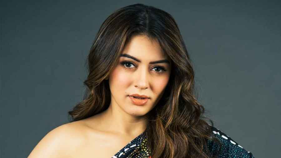 সহকর্মীর অনৈতিক প্রস্তাব, যা করেছিলেন হাংসিকা