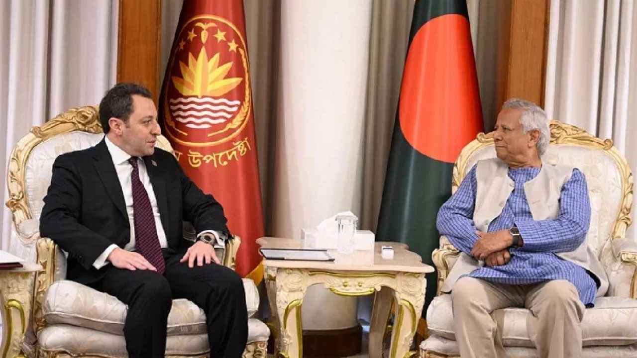 আজারবাইজানের সঙ্গে কানেক্টিভিটি বাড়াতে সম্মত প্রধান উপদেষ্টা