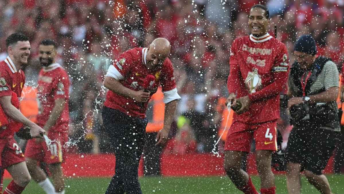 স্লট ছাড়া আর কোন কোচ প্রথম মৌসুমেই প্রিমিয়ার লিগ জিতেছেন?