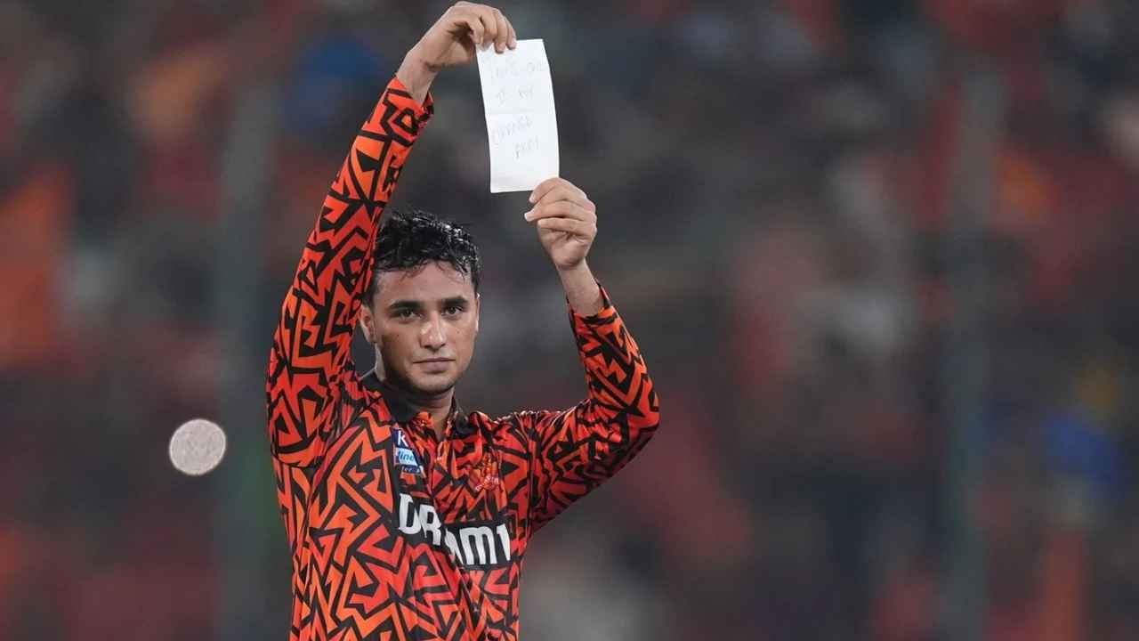 রেকর্ড শতকের পর অভিষেকের দেখানো সেই কাগজে যা লেখা ছিল