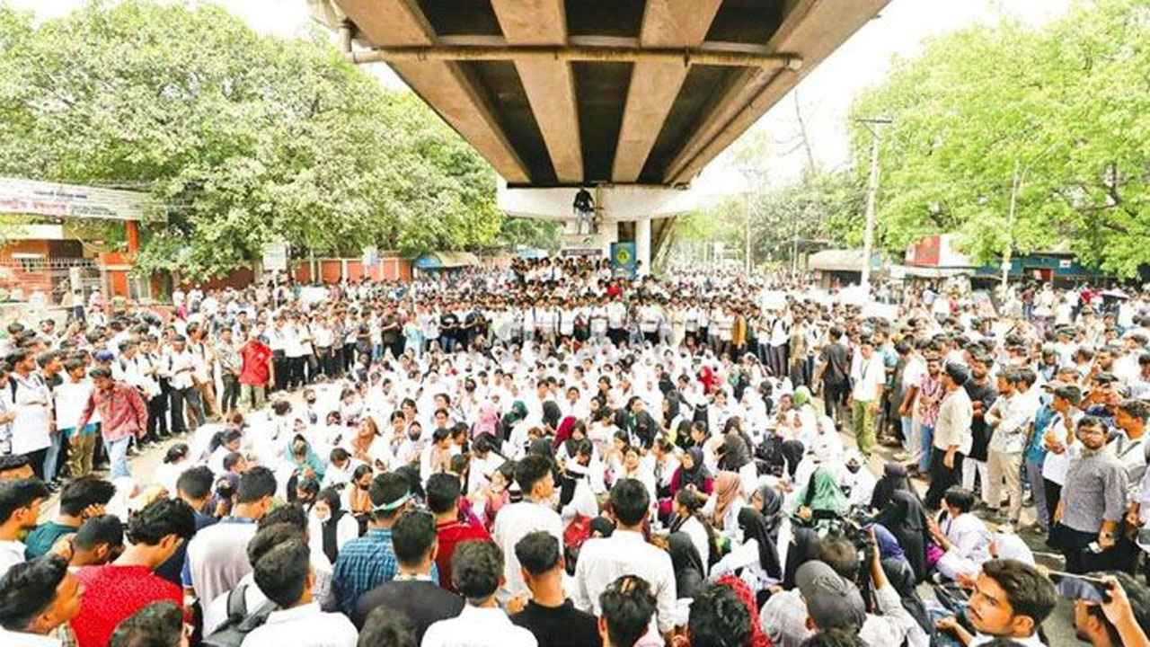 আলোচনার টেবিলে বসছে পলিটেকনিক শিক্ষার্থীরা, রেল ব্লকেড স্থগিত