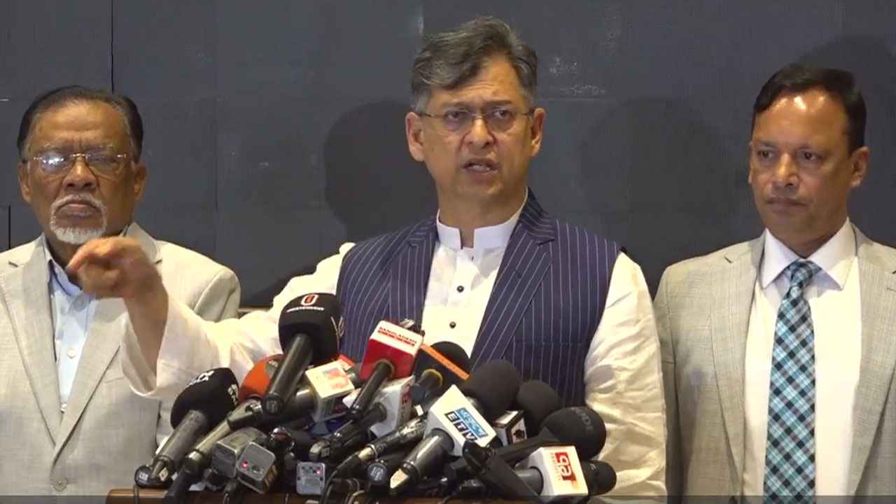 দলীয় প্রধানের একইসঙ্গে প্রধানমন্ত্রী হতে অসুবিধা দেখছে না বিএনপি