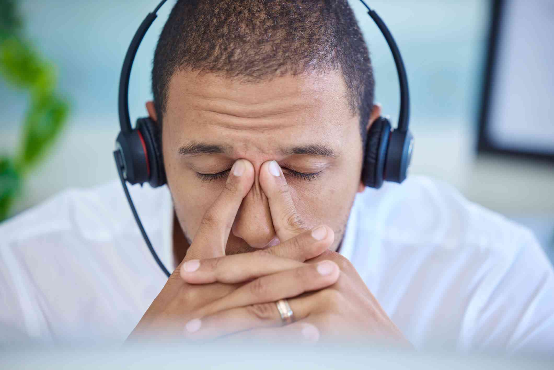 43cc4eaab49e5d5f0bf9c8752ed9d9f7-man-stressed-headphones-white-shirt_l