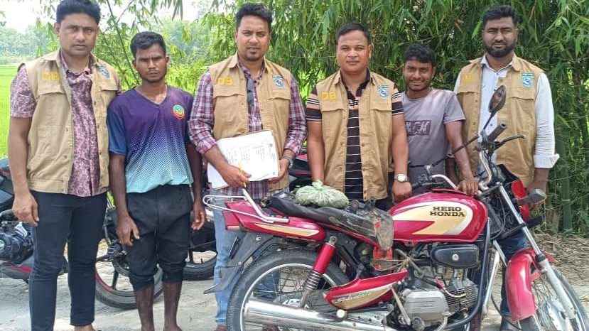 রংপুরে দুই কেজি গাঁজাসহ মোটরসাইকেল জব্দ