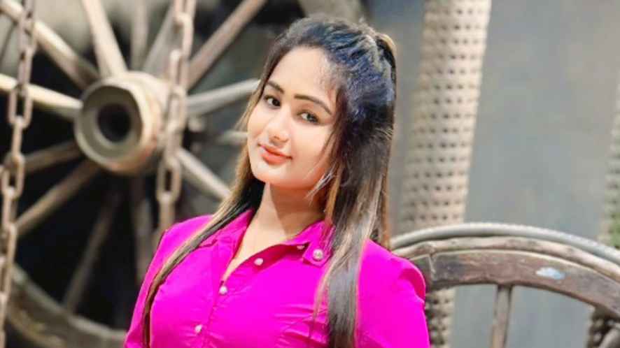 দুই নৌকায় পা দেওয়ার পরিণতি খুব ভয়ংকর: রিয়া মনি